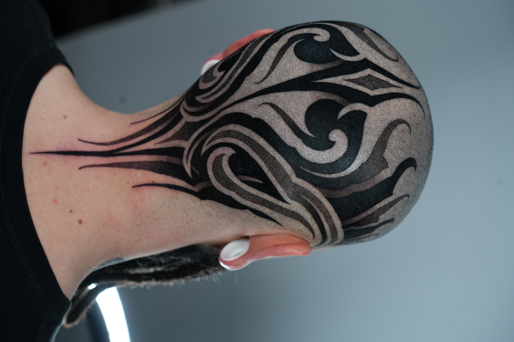 Орнаментальная татуировка на голове